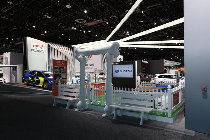 スバルブースの様子。