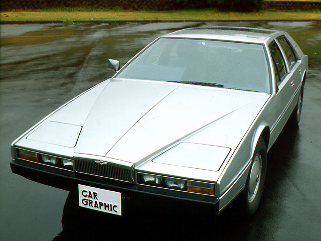 1978年に登場（発表は1976年）した「アストンマーティン・ラゴンダ」。SF的なエクステリア同様、計器類をLEDによるデジタル表示とするなど、インテリアも挑戦的なクルマだった。