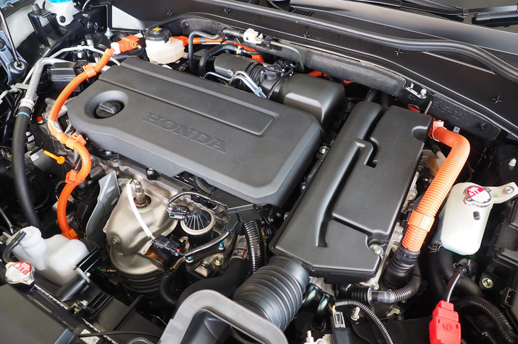 純ガソリンエンジン車を廃止。パワートレインは2リッター直4直噴エンジンに2モーターを組み合わせたハイブリッドシステム「e：HEV」に一本化された。