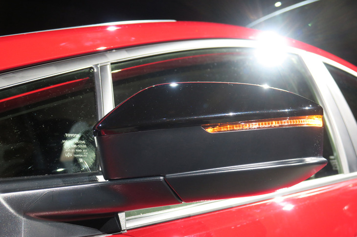 トヨタ・プリウス2.0L HEVプロトタイプ（ドアミラー＆ウインカー）