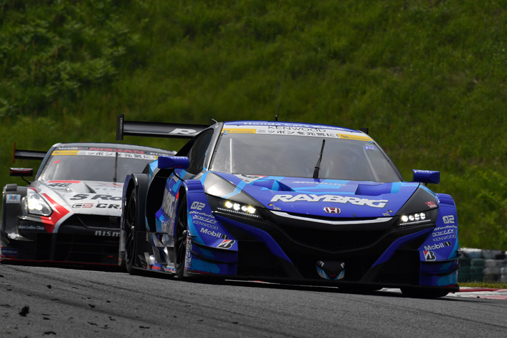 予選を1位で終えたNo.100 RAYBRIG NSX-GT（山本尚貴／伊沢拓也）は、決勝で思わぬ苦戦を強いられることに。