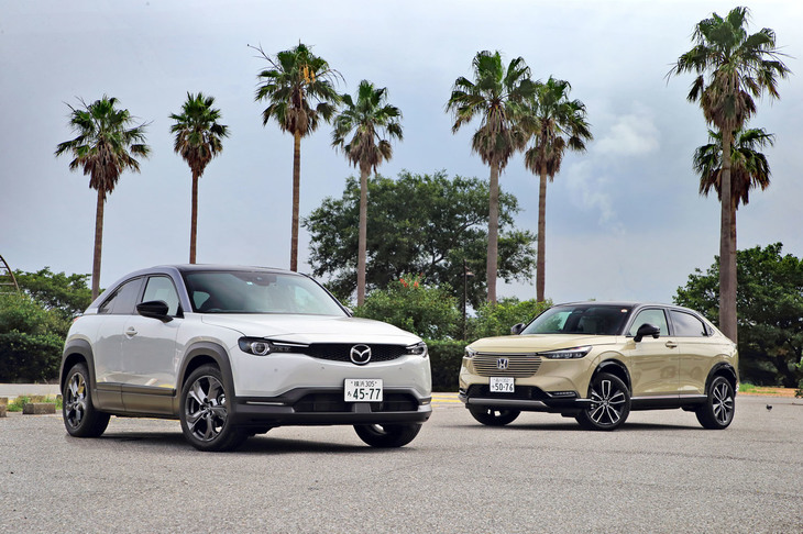 予防安全・運転支援システムの充実度はほぼ共通。自動緊急ブレーキや、アダプティブクルーズコントロール、車線維持支援機能、後側方の警戒機能などが装備される。