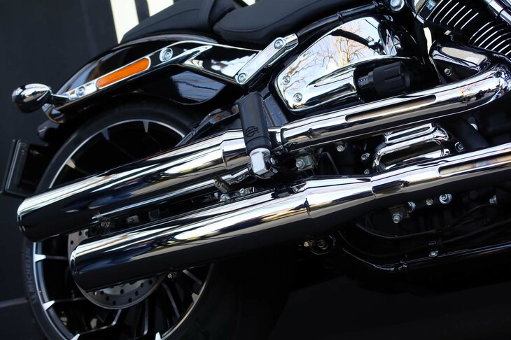 ハーレーダビッドソン・ブレイクアウト（マフラー）