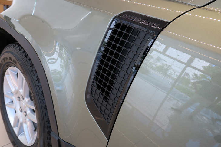 ランドローバー・ディフェンダー110 アドベンチャーパック装着車（エアダクト）