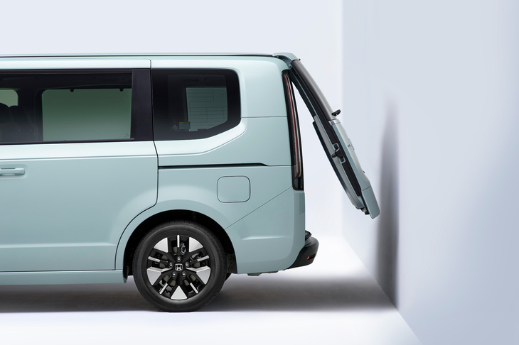 「エアーEX」にはパワーテールゲートが備わる。