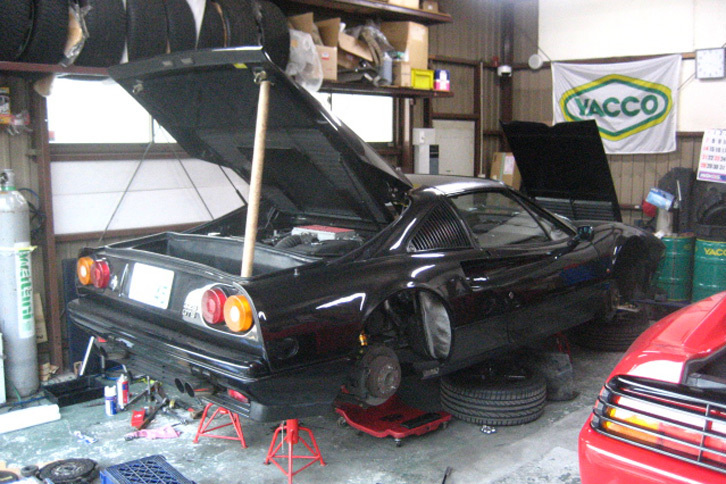 筆者にとって2台目の「328」となる“ヨーコ様”こと「フェラーリ328GTS」。このクルマでも、いろいろと神様に奉納させていただいた。ありがたや～。