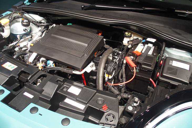 モーターは前輪を駆動。最高出力156PS、最大トルク270N・mを発生する。