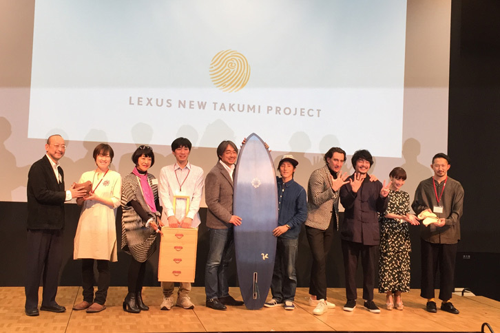 小山薫堂さんをはじめとするサポートメンバーと「注目の匠」に選出された匠の皆さん。