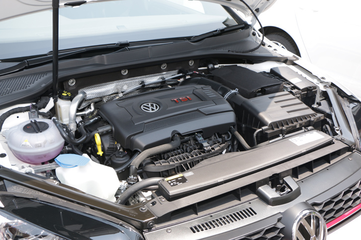 最高出力265psを発生するエンジン。ブースト機能が働くと、さらに25psが上乗せされる。