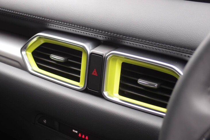 マツダCX-5 20Sフィールドジャーニー（センターのエアコン吹き出し口）