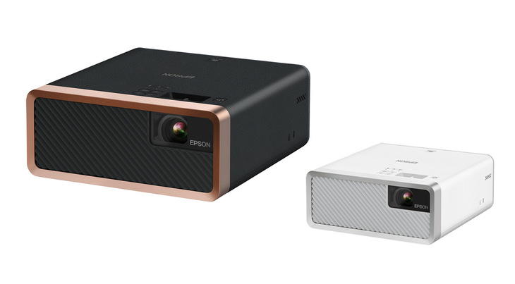 EPSON | ホームプロジェクター
オープン価格＜Android TV端末同梱（どうこん）仕様も有り＞

趣味の空間で大迫力の映像を楽しむ。そんな“ガレージシアター”というスタイルをかなえてくれるのがEPSONのホームプロジェクターだ。スタイリッシュな本体は、壁面はもちろん縦置きして天井への投射ができ、メディアストリーミング端末を挿すだけでネット配信のコンテンツを楽しめる。内蔵スピーカーでの音声出力に加え、Bluetooth接続やヘッドフォンとの有線接続も可能だ。

問い合わせ：エプソン販売 050-3155-7010