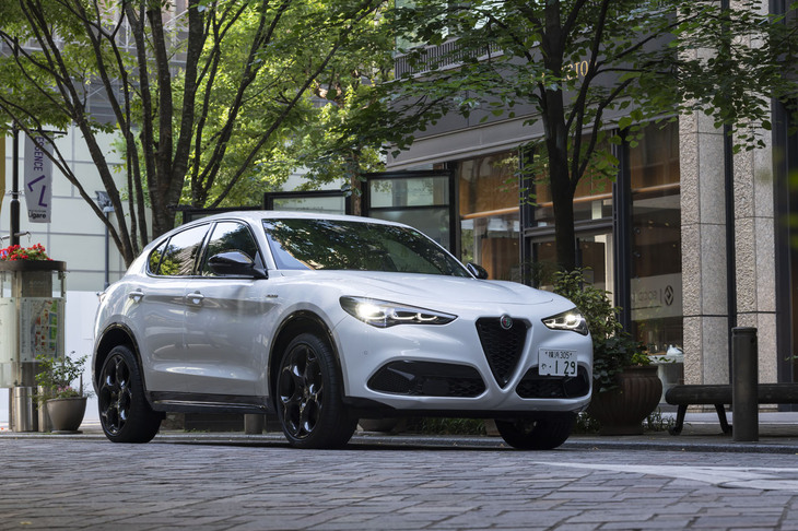 試乗車の仕様は「ヴェローチェ」。「ステルヴィオ」にはこのほか「スプリント」「トリブート イタリアーノ」など複数のグレードがラインナップされる。
