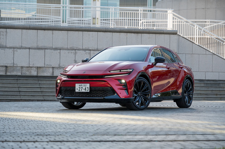 今回の試乗車は2.5リッターハイブリッドの「トヨタ・クラウン スポーツZ」。2023年12月上旬の取材時点ではこの1グレードのみの設定だったが、その後12月19日にプラグインハイブリッドの「RS」が登場した。