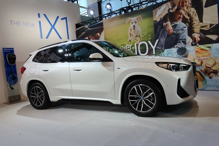 BMW iX1 xDrive30 Mスポーツ