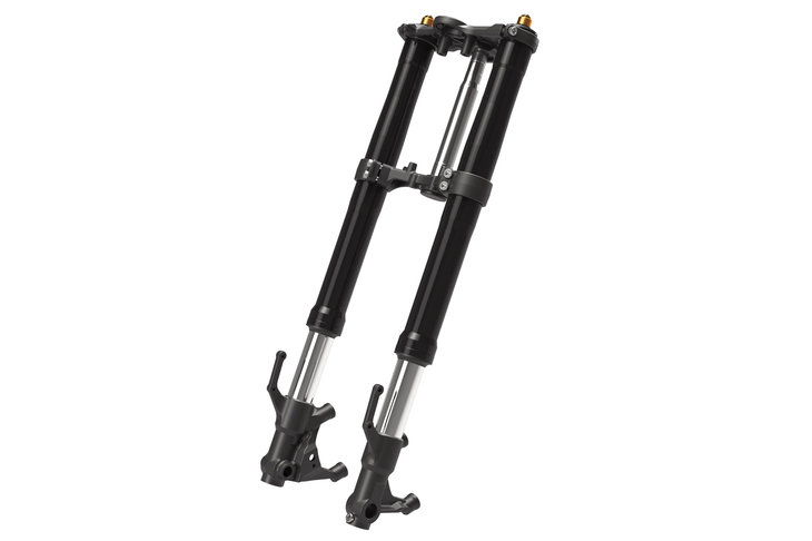 フロントサスペンションにはφ41mmのインナーチューブを用いた倒立フォークを採用。キャスター角も23.7°と、「MT-07」より立てられている。