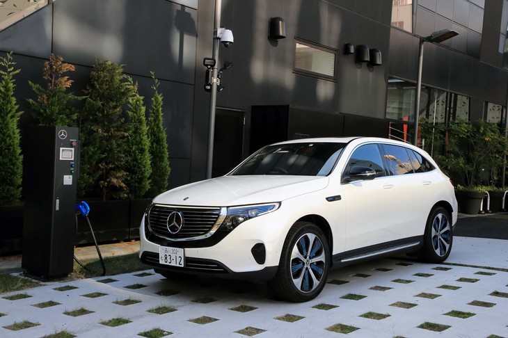 「EQC」は、国内では特別仕様車「エディション1886」を皮切りに販売がスタート。スタンダードモデルの「EQC400 4MATIC」（写真）は、2020年春に配車が始まる予定。
