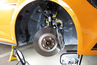 「メガーヌR.S.」のフロントサスペンション。筒内にセカンダリーダンパーが仕込まれた「HCC」は、前後両方の足まわりに採用される。