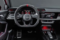 新型「アウディRS 3スポーツバック／RS 3セダン」デビュー　走行性能がさらに向上の画像