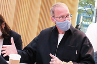 ボルボのおひざ元であるスウェーデン出身のマーティン・パーソン氏。1996年に交換留学で来日し、1999年にボルボ・ジャパン（当時）に入社したという日本通である。2008年にボルボ・カー・コーポレーション（当時）のグローバルCRM責任者に就任。ボルボ・カー・ロシア社長などを経て、2020年10月に現職に就任した。