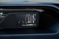 2025年末の改良で搭載された4.2インチのカラーマルチインフォメーションディスプレイ。タコメーターはここに表示できる。