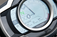 ライディングモードは「ロード」「オフロード」「レイン」「スポーツ」、そしてカスタマイズモードにあたる「ライダー」の5種類。