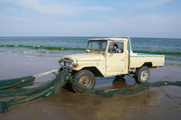 UAEの漁村で、製造から50年以上がたっても現役で使われている40系。