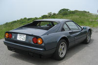 11年前に購入した、紺色の「328GTB」。