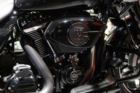 最高出力105PS、最大トルク176N・mを発生するVツインエンジン。従来モデルに比べ、出力・トルクともにアップした。