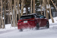 フロントに最高出力82PS、リアに68PSのモーターをそれぞれ搭載。「e-4ORCE」ほど高度な制御はなされていないが、軽量・コンパクトであることを利して雪道でも軽快に走れた。