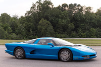 こちらは1990年に登場したシボレーのコンセプトカー「CERV III」。何を意図したコンセプトカーかは、皆さんお察しの通り。実はコルベットのMR化は過去に何度も計画されてきた、ある意味GMの“悲願”だったのですよ。……まさかそれが実現するとは、記者も思ってなかったけどね。