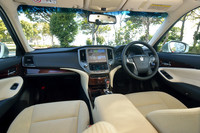 「ハイブリッド ロイヤルサルーンG」のインテリア。デザインに際し、日本の美意識を織り込んだという。