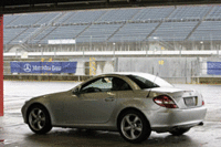 写真をクリックするとハードトップの開閉が見られます。