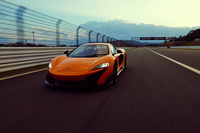 「675LT」は0-100km/h加速が2.9秒、0-200km/h加速が7.9秒、0-300km/h加速が22.5秒という加速性能を実現。0-400mのタイムは10.45秒。