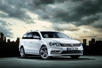 「パサートヴァリアント R-line」