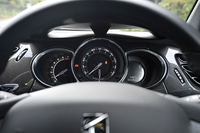 シトロエンDS3カブリオ スポーツシック（FF/6MT）の画像