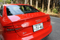 荷室の容量は480リッター。トランクスルー機構を持つ後席を倒せば、962リッターにまで拡大できる。（写真をクリックするとシートの倒れるさまが見られます）