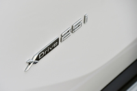 2リッター直4ターボエンジン搭載モデルの駆動システムには、「xDrive」と呼ばれるオンデマンド4WDが採用される。