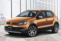 「フォルクスワーゲン・クロスポロ」
    