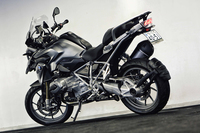 ボディーサイズ：全長×全幅×全高＝2205×935×1490mm
    ホイールベース：1550mm
    重量：245kg
    エンジン：1169cc 水冷4ストローク 水平対向2気筒 DOHC 4バルブ
    最高出力：125ps（92kW）/7750rpm
    最大トルク：12.7kgm（125Nm）/6500rpm