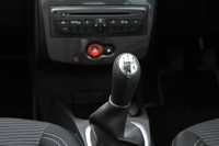 車名にもなっている目玉装備の5段MT。