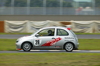 東日本シリーズは、「富士スピードウェイ」「ツインリンクもてぎ」「筑波サーキット」が使われる。西日本は、「TIサーキット」と「MINEサーキット」が舞台となる。エントリーフィーは3万6750円（チャンピオンカップのみ4万2000円）。各戦、1から6位の入賞者には、5から15万円の副賞がつく。シリーズランキングは、12から35万円。今年にかぎり、シリーズチャンピオンには「日産フェアレディZ」が贈られる。