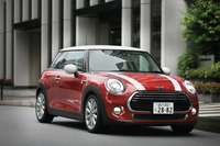 7年ぶりのフルモデルチェンジによって登場した3代目「MINI」。2013年の東京モーターショーで世界初公開され、日本では2014年4月に発売された。
    