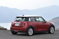 MINIクーパー（FF/6AT）【試乗記】の画像