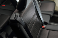 2列目シートのシートベルトは車体側ではなくシート側に設置。スライドドアの開口部の拡大とも相まって、3列目シートの乗降性が大幅に改善された。