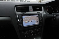 オプションの「Discover Proパッケージ」を選択すれば、8インチ液晶パネルにナビゲーションが表示される。