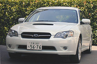 
	デモンストレーションカーのシステム構成は以下の通り。
	CDヘッドユニット「DRZ9255」（13万1250円）
	4chアンプ「APA4320」（4万3050円×2）
	フロントスピーカー「SRT1751S」（3万450円）
	リアスピーカー「SRT1751」（2.1万円）
	サブウーファー「SRM2593」（1万9950円）
	合計＝28万8750円
	 