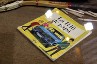 『パパとルノー16』と題された当時の絵本。