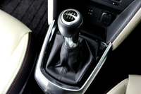 今回試乗した「XDツーリング Lパッケージ」のトランスミッションは6MT。燃料タンク容量が35リッターになり、JC08モード燃費がシリーズで最も優秀な30.0km/リッターとなる。