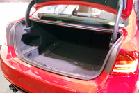 荷室の容量はフル乗車時で480リッターが確保される。