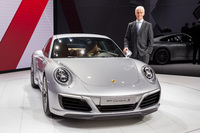 新開発3リッター水平対向6気筒ターボを搭載する「911カレラS」。2015年9月のフランクフルトモーターショーで正式にデビューした。